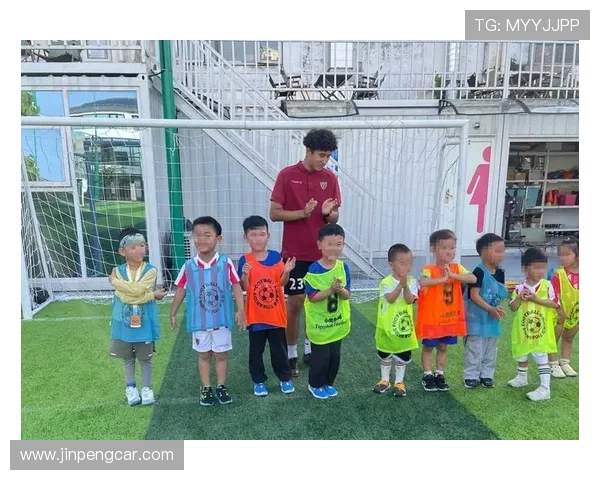 足球启蒙球星的成长之路如何影响孩子的运动兴趣和未来发展