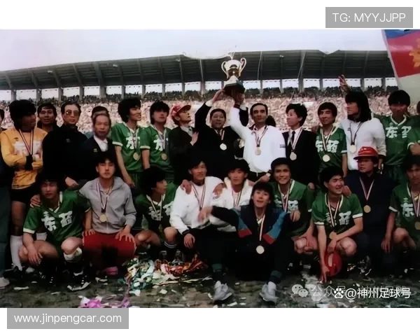 足球巨星岁月洗礼后面容变迁 追忆传奇人物的青春与老去