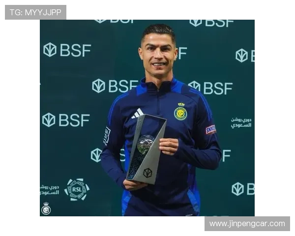 足球杯赛场上的传奇球星与荣耀时刻：探索世界足坛最闪耀的冠军故事